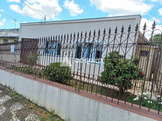 Casa com 625m² 3 quartos e 2 banheiros, à venda, no bairro Uvaranas em Ponta Grossa
