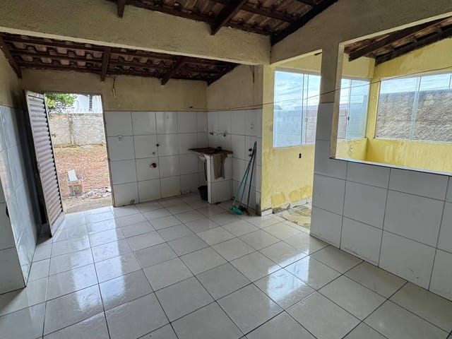 Casa com quintal amplo na Vila Oliveira – Espaço e localização prática para o dia a di - Foto