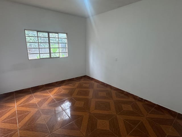 Casa com quintal amplo na Vila Oliveira – Espaço e localização prática para o dia a di - Foto