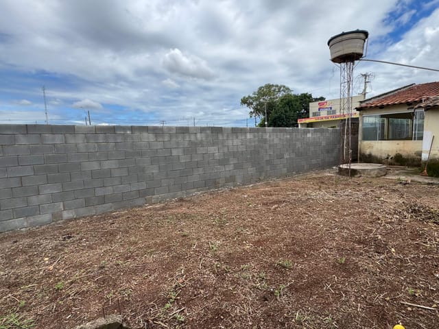 Casa com quintal amplo na Vila Oliveira – Espaço e localização prática para o dia a di - Foto