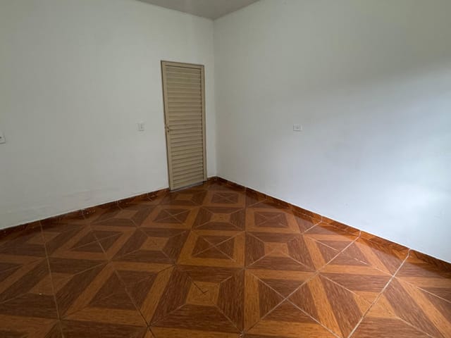 Casa com quintal amplo na Vila Oliveira – Espaço e localização prática para o dia a di - Foto