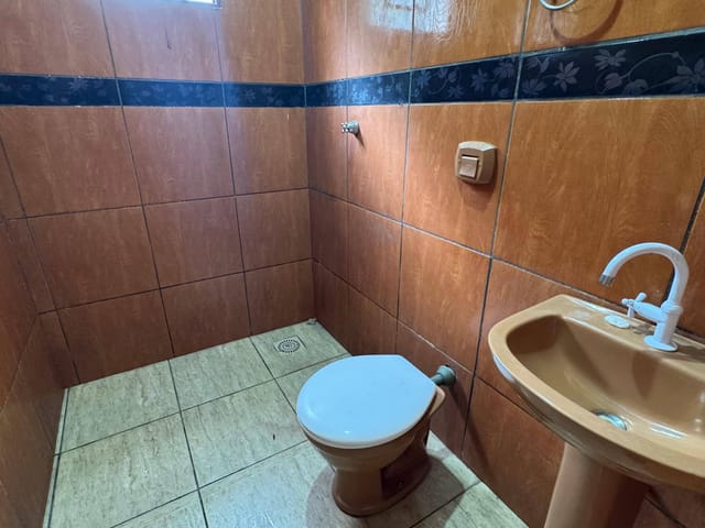 Casa com quintal amplo na Vila Oliveira – Espaço e localização prática para o dia a di - Foto