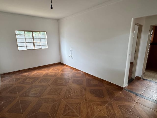 Casa com quintal amplo na Vila Oliveira – Espaço e localização prática para o dia a di - Foto
