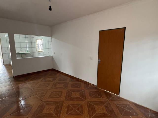 Casa com quintal amplo na Vila Oliveira – Espaço e localização prática para o dia a di - Revenda