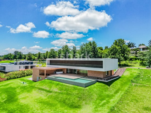 Casa com 3180m² 6 quartos e 8 banheiros, à venda ou para alugar, no bairro Condomínio Quinta da Baroneza II em Bragança Paulista