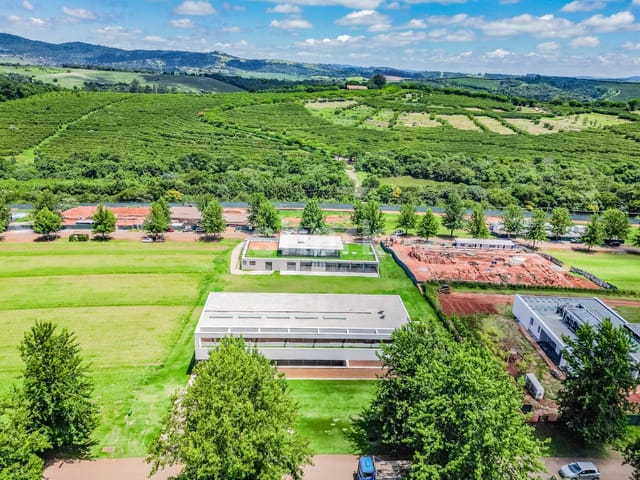Casa com 3180m² 6 quartos e 8 banheiros, à venda ou para alugar, no bairro Condomínio Quinta da Baroneza II em Bragança Paulista