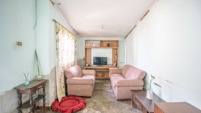 Lote Comercial com Construção em localização estratégica na Avenida Castelo Branco no Setor Coimbra em Goiânia  - Foto