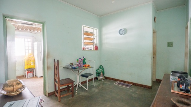 Lote Comercial com Construção em localização estratégica na Avenida Castelo Branco no Setor Coimbra em Goiânia  - Foto