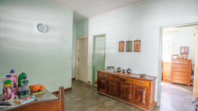 Lote Comercial com Construção em localização estratégica na Avenida Castelo Branco no Setor Coimbra em Goiânia  - Foto