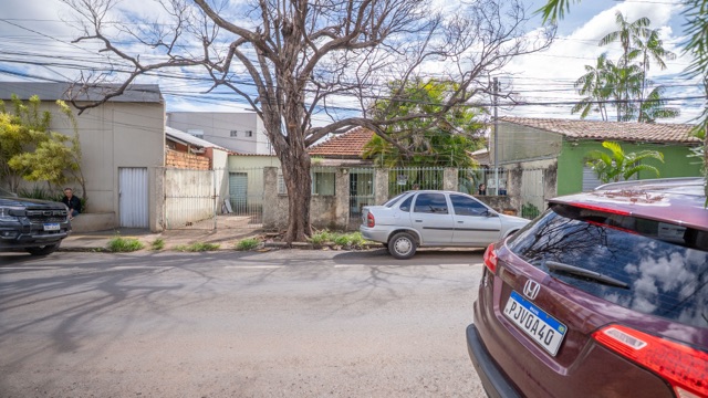 Lote Comercial com Construção em localização estratégica na Avenida Castelo Branco no Setor Coimbra em Goiânia  - Foto