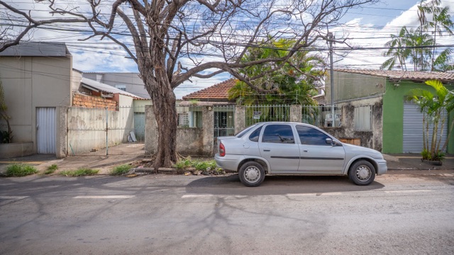 Lote Comercial com Construção em localização estratégica na Avenida Castelo Branco no Setor Coimbra em Goiânia  - Foto