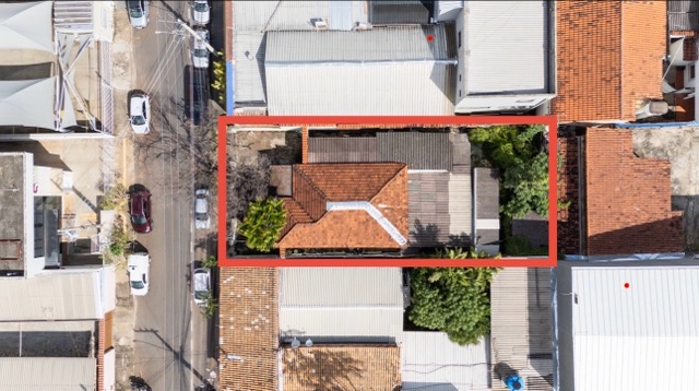 Lote Comercial com Construção em localização estratégica na Avenida Castelo Branco no Setor Coimbra em Goiânia  - Revenda