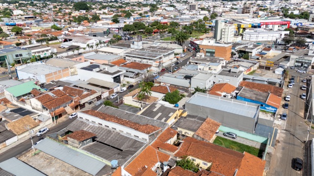 Lote Comercial com Construção em localização estratégica na Avenida Castelo Branco no Setor Coimbra em Goiânia  - Foto