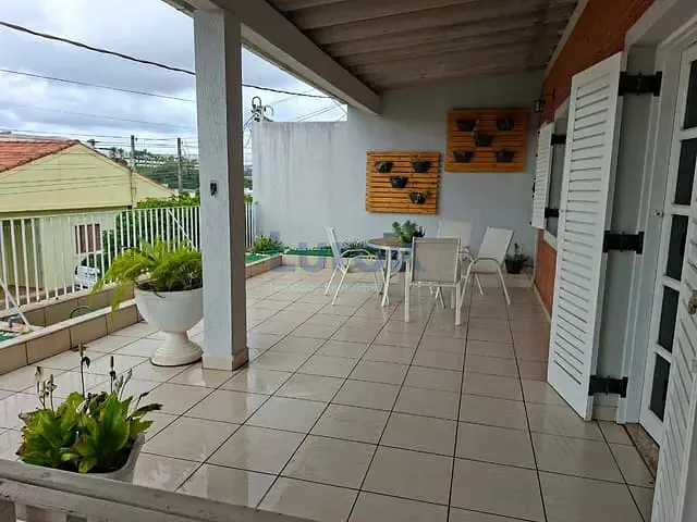 Casa com 250m² 3 quartos e 3 banheiros, à venda, no bairro Cidade Jardim em Itatiba