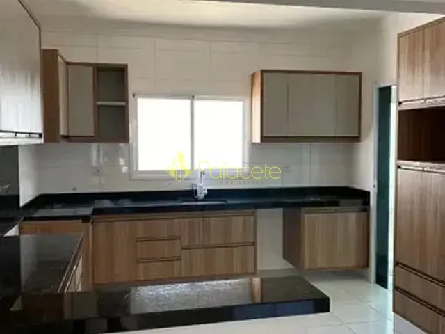 Casa 3 quartos e 3 banheiros, à venda, no bairro Vila Areao em Taubaté