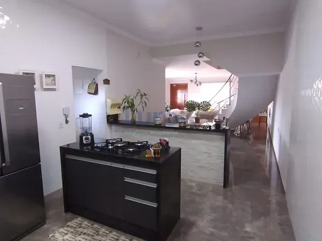 Sobrado com 250m² 4 quartos e 6 banheiros, à venda, no bairro Jardim Ana em Morungaba