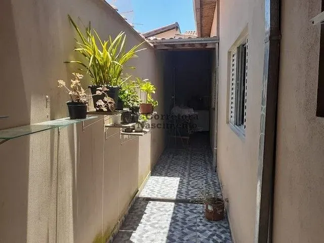Casa com 200m² 2 quartos e 1 banheiro, à venda, no bairro Jardim Santa Marina em Jacareí