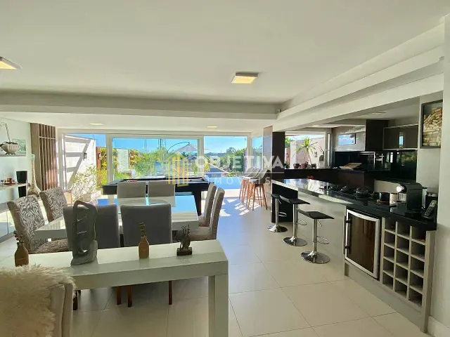 Casa 4 quartos e 4 banheiros, à venda, no bairro Ipanema em Porto Alegre