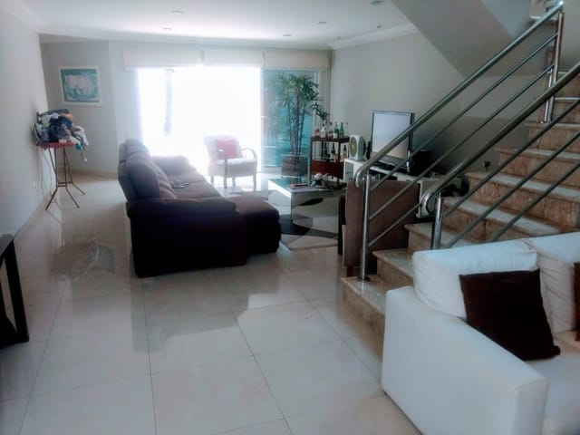 Casa com 360m² 4 quartos e 6 banheiros, à venda, no bairro Alphaville em Santana de Parnaíba