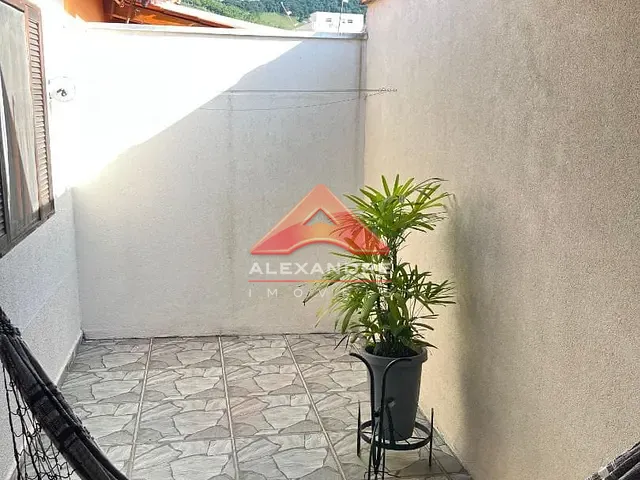 Casa com 128m² 2 quartos e 1 banheiro, à venda, no bairro Jardim Casa Branca em Caraguatatuba