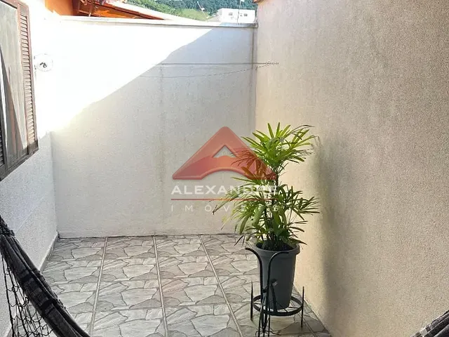 Casa com 128m² 2 quartos e 1 banheiro, à venda, no bairro Jardim Casa Branca em Caraguatatuba