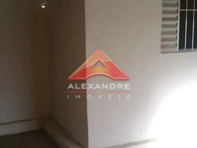 Casa com 300m² 2 quartos e 1 banheiro, à venda, no bairro Vila Guarani em São José Dos Campos