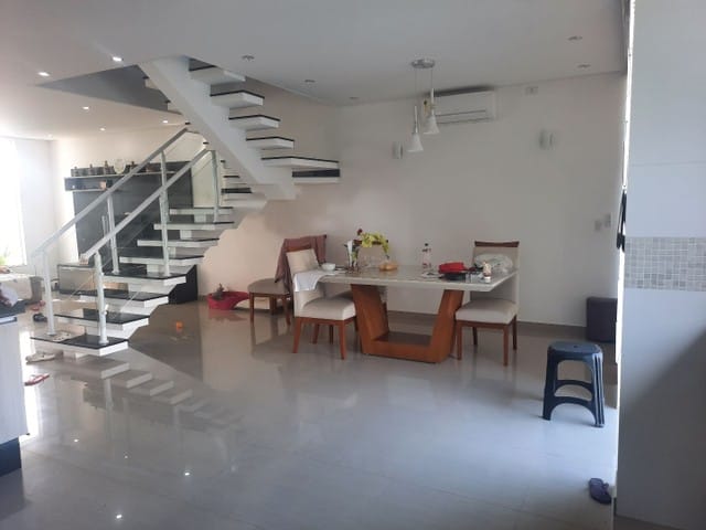Casa com 300m², à venda, no bairro Parque São Cristóvão em Taubaté