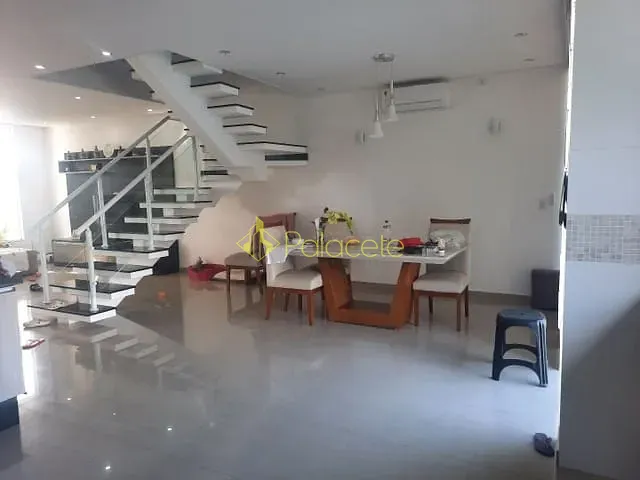 Casa com 300m², à venda, no bairro Parque São Cristóvão em Taubaté