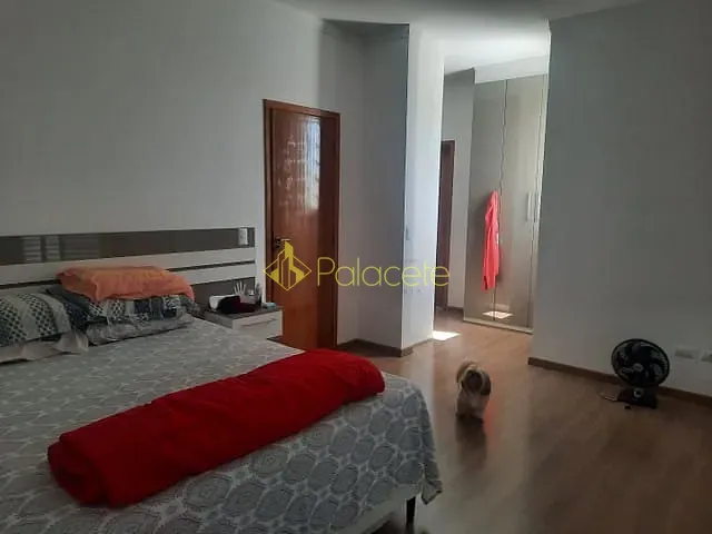 Casa com 300m², à venda, no bairro Parque São Cristóvão em Taubaté