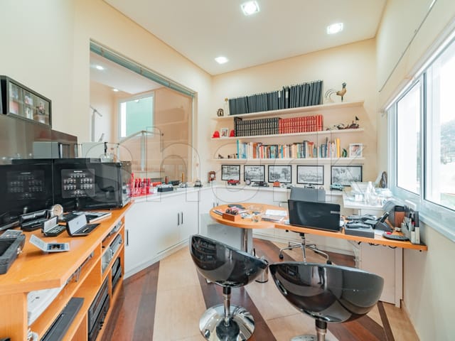 Casa com 450m² 5 quartos e 7 banheiros, à venda, no bairro Tamboré em Santana de Parnaíba