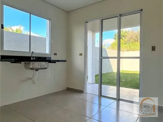 Casa com 125m² 2 quartos e 2 banheiros, à venda, no bairro Vila Santa Helena em Atibaia