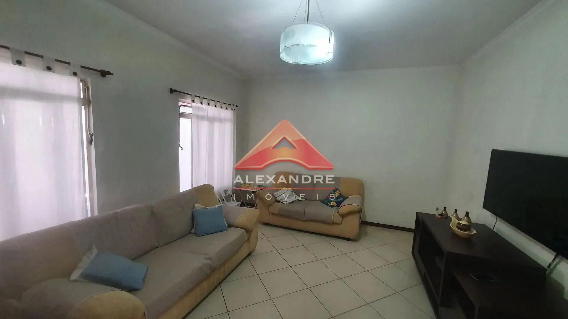 Casa, 4 quartos, 302 m² - Foto 1