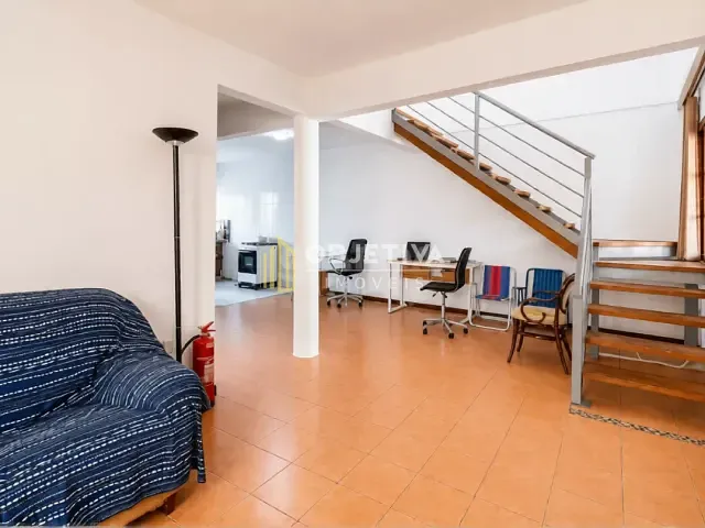 Casa 4 quartos e 4 banheiros, à venda ou para alugar, no bairro Petrópolis em Porto Alegre