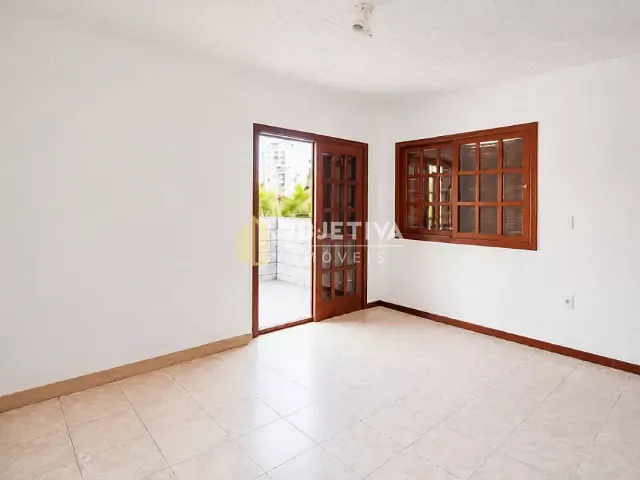 Casa 4 quartos e 4 banheiros, à venda ou para alugar, no bairro Petrópolis em Porto Alegre