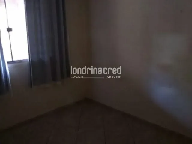 Casa à venda, no bairro Conjunto Habitacional Violim em Londrina