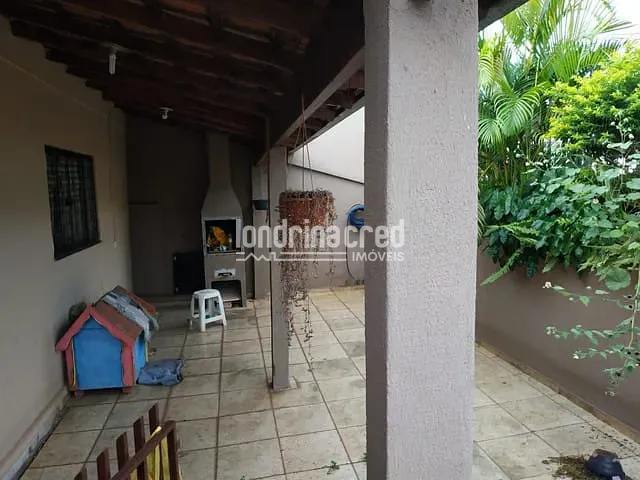 Casa à venda, no bairro Conjunto Habitacional Violim em Londrina