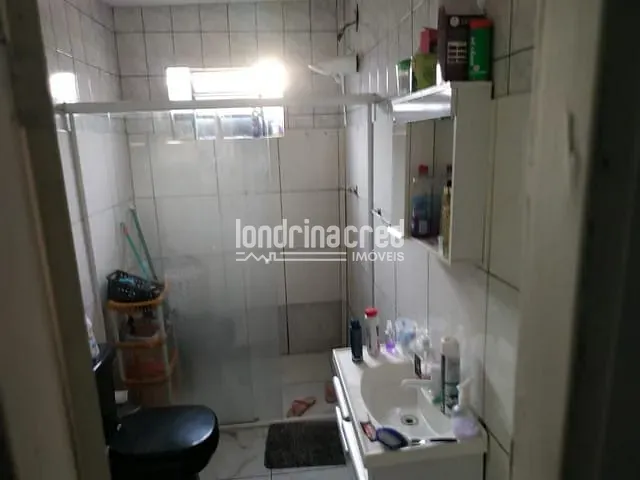 Casa à venda, no bairro Conjunto Habitacional Violim em Londrina