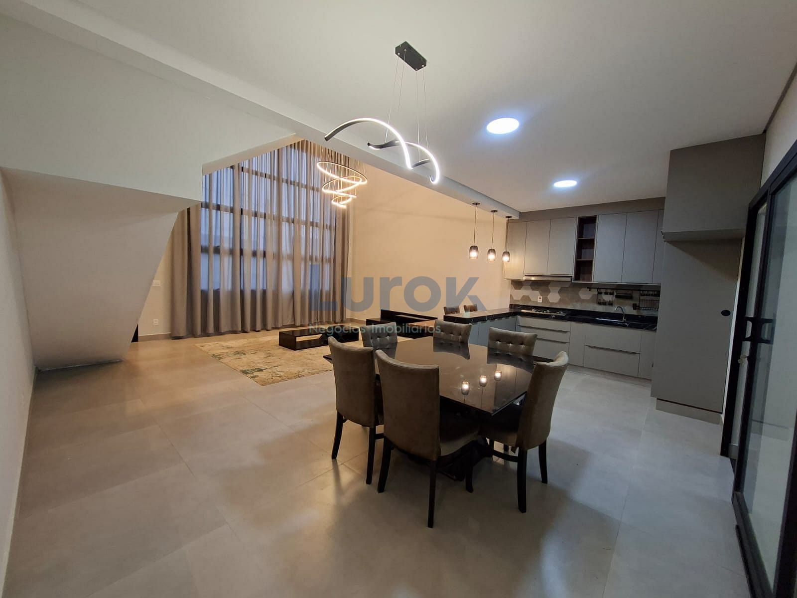 Casa, 3 quartos, 219 m² - Foto 2