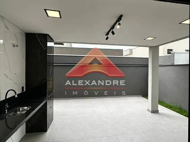 Casa com 250m² 3 quartos e 2 banheiros, à venda, no bairro Lotamento Floresta em São José Dos Campos