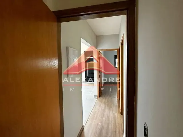 Casa com 250m² 3 quartos e 2 banheiros, à venda, no bairro Lotamento Floresta em São José Dos Campos