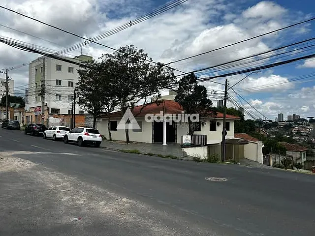 Casa com 337m², à venda, no bairro Ronda em Ponta Grossa