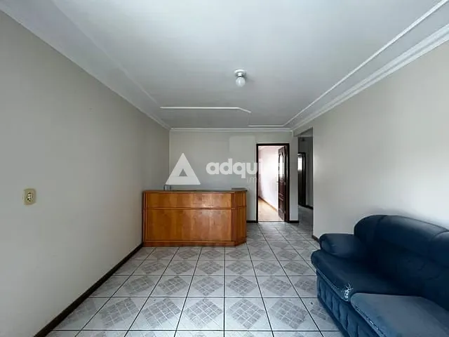 Casa com 337m², à venda, no bairro Ronda em Ponta Grossa