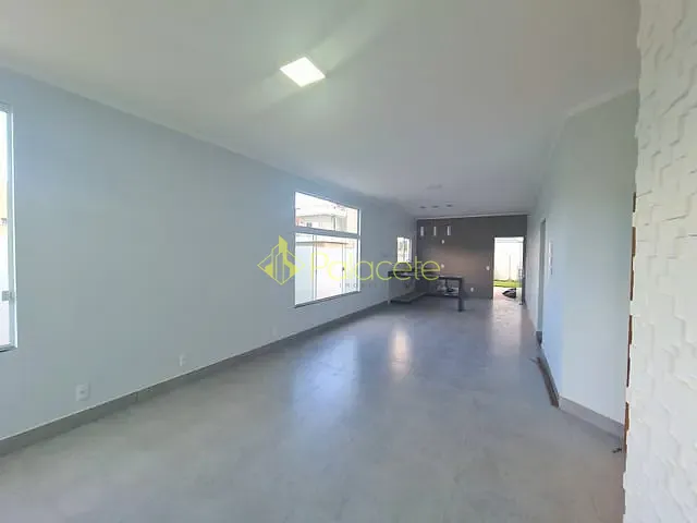 Casa com 275m² 3 quartos e 1 banheiro, à venda, no bairro Chácaras Cataguá em Taubaté