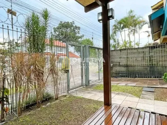 Casa 3 quartos e 3 banheiros, à venda, no bairro Partenon em Porto Alegre