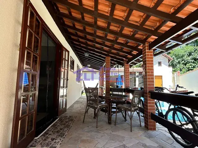 Casa com 373m² 5 quartos e 2 banheiros, à venda, no bairro Guaratuba em Bertioga