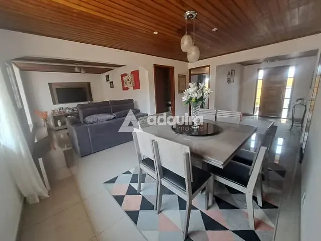 Casa com 307m² 2 quartos e 2 banheiros, à venda, no bairro Cará-Cará em Ponta Grossa