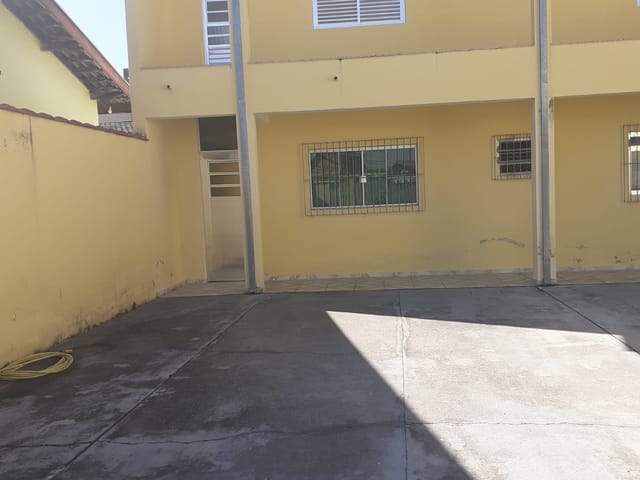 Casa com 250m² 3 quartos e 2 banheiros, à venda, no bairro Residencial Mombaça em Pindamonhangaba