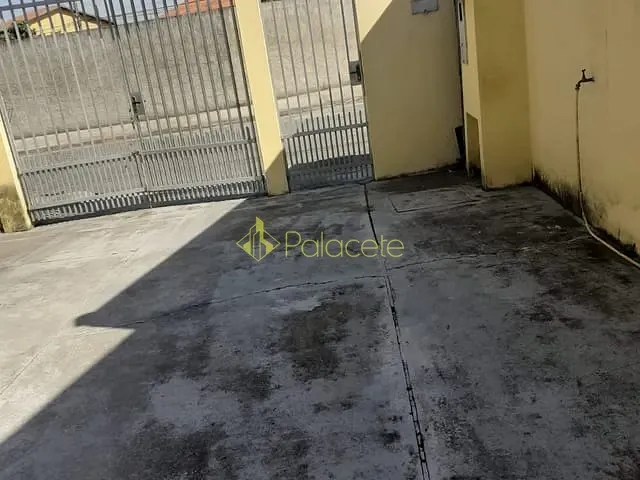 Casa com 250m² 3 quartos e 2 banheiros, à venda, no bairro Residencial Mombaça em Pindamonhangaba