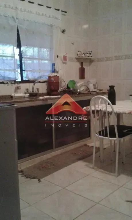 Casa, 3 quartos, 77 m² - Foto 2