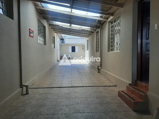 Casa com 253m² 4 quartos e 3 banheiros, à venda, no bairro Centro em Ponta Grossa
